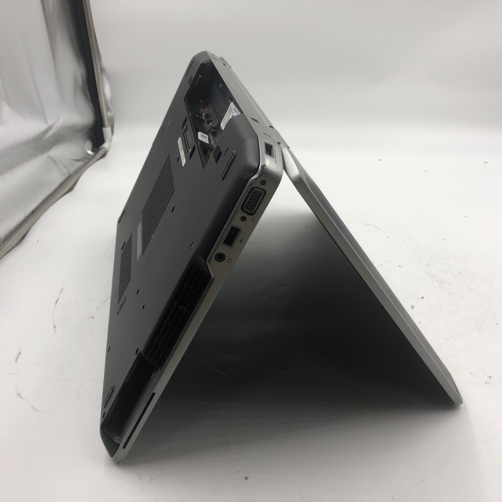 Dell Latitude E6520 Laptop Intel i5-2410M 2.3GHZ 4GB NO HDD/OS/Battery/Caddy