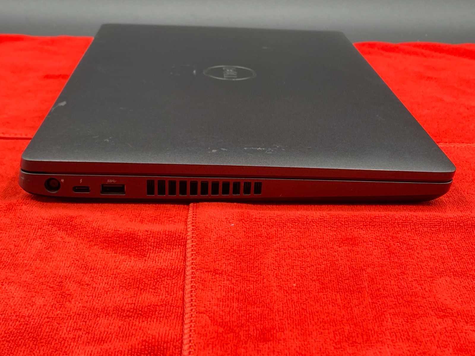 DELL PRECISION 3541 15.6″ FHD i7-9850H 16GB RAM 256GB SSD QUADROP620 BATTERY 94%
