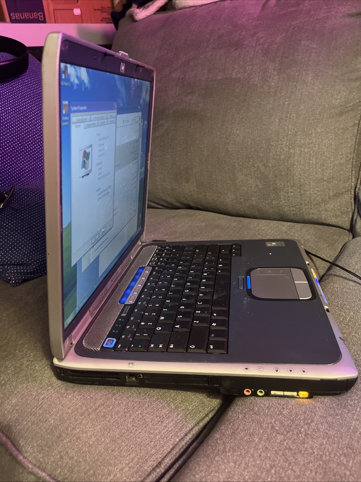 Vintage Laptop HP Pavilion ze4800 AMD Athlon XP2800+, 448MB RAM, 18GB HDD WORKS