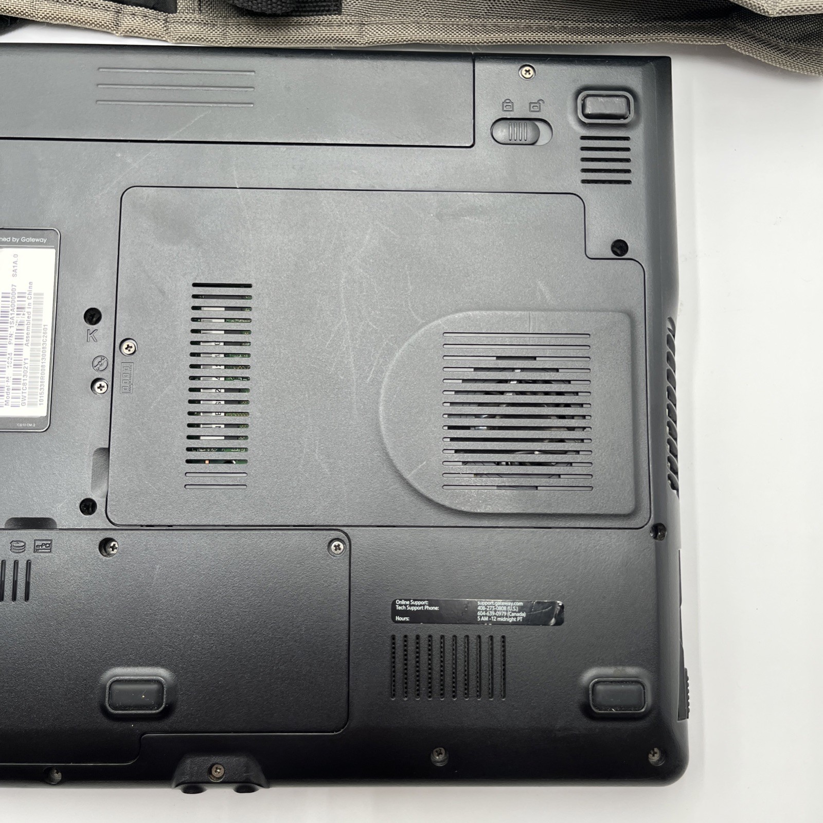 Laptop Gateway SA1 M Series DVD-RW With Solo Laptop Case *FOR PARTS READ*