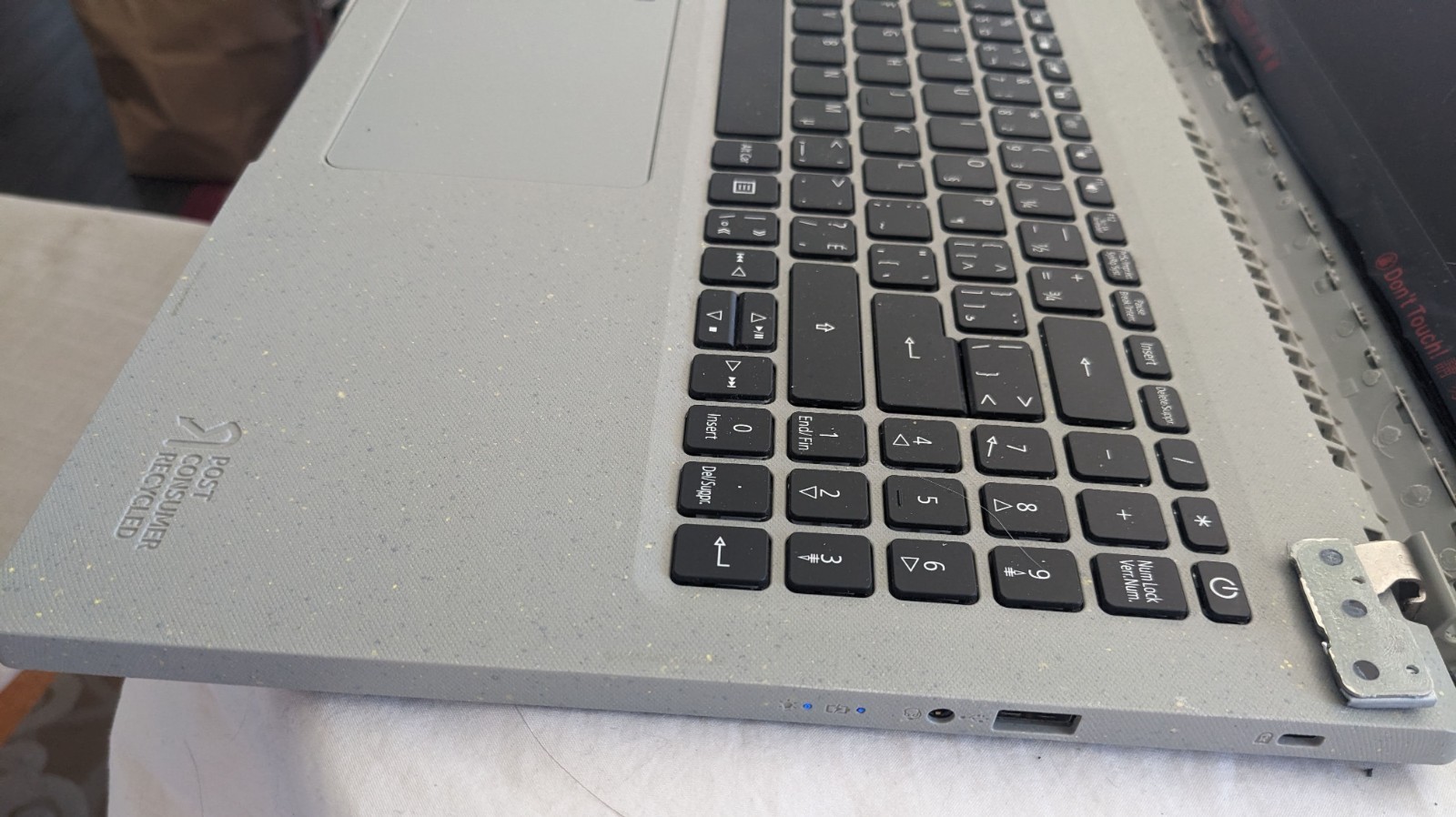 Acer Aspire Vero AV15-51 Core i5-1155G7 laptop w/broken hinges