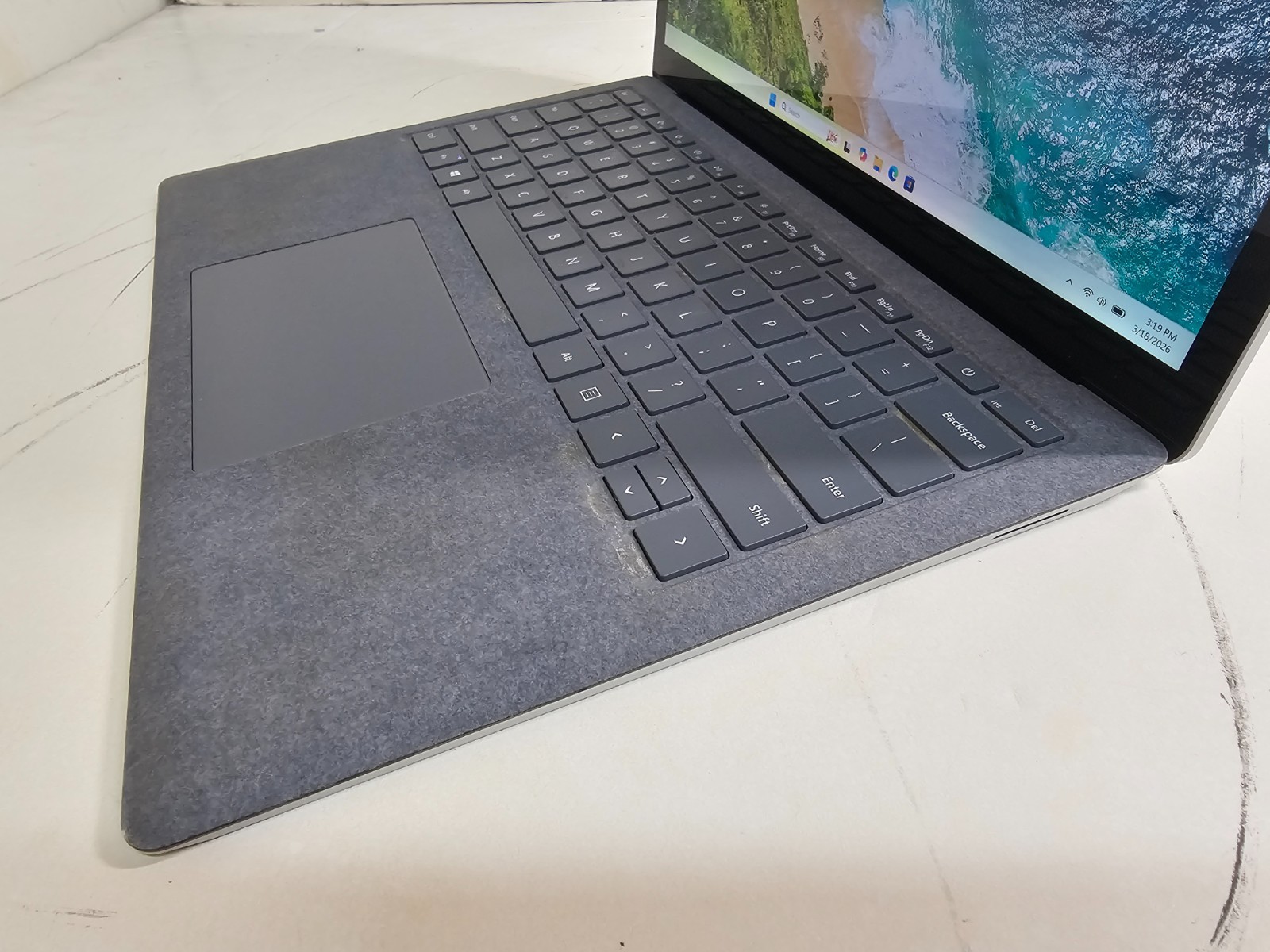 Microsoft Surface Laptop 4 1958 – 2.2 GHz Ryzen 5 8GB 256GB 13.5″ Touchscreen 1