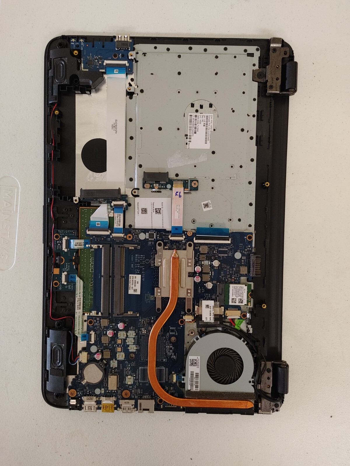 HP Notebook Core i3-7100U@ 2.40GHz, NO RAM , NO HD for parts
