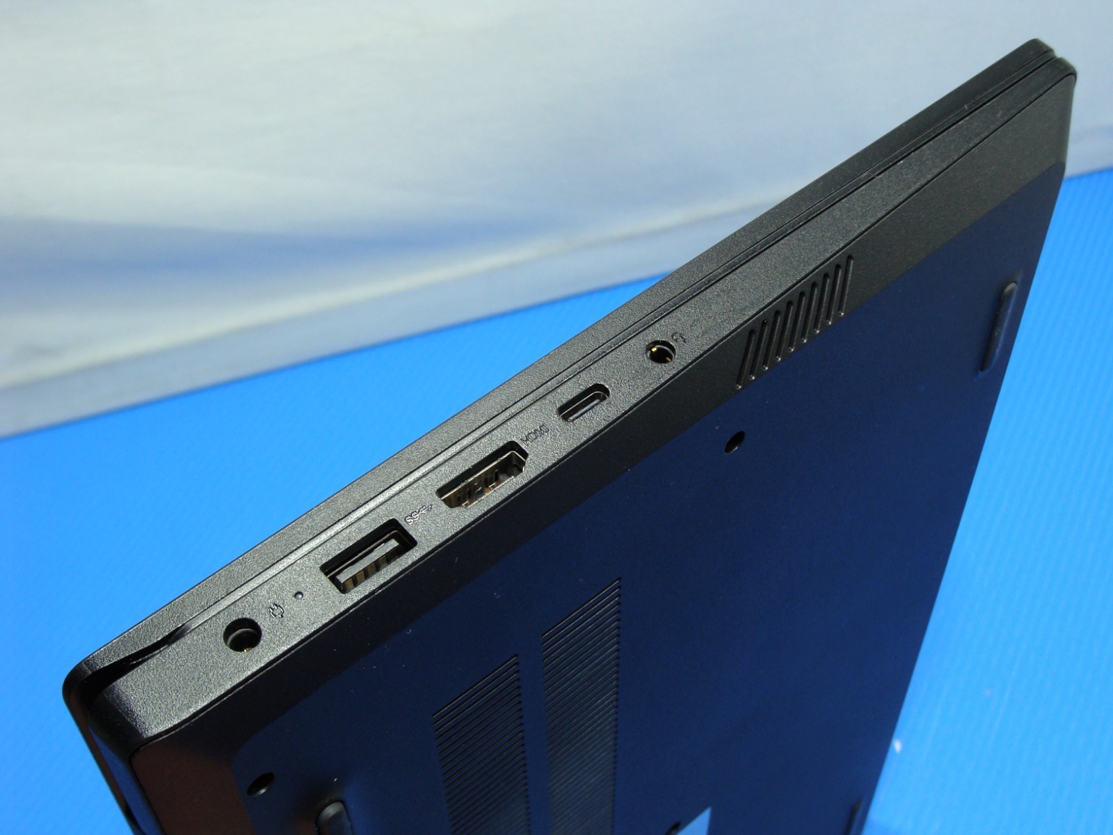 Lenovo V14 G4 AMN 14″FHD Ryzen 5 7th 2.8GHz 8GB 256GB SSD Win 11Pro 99t +PA