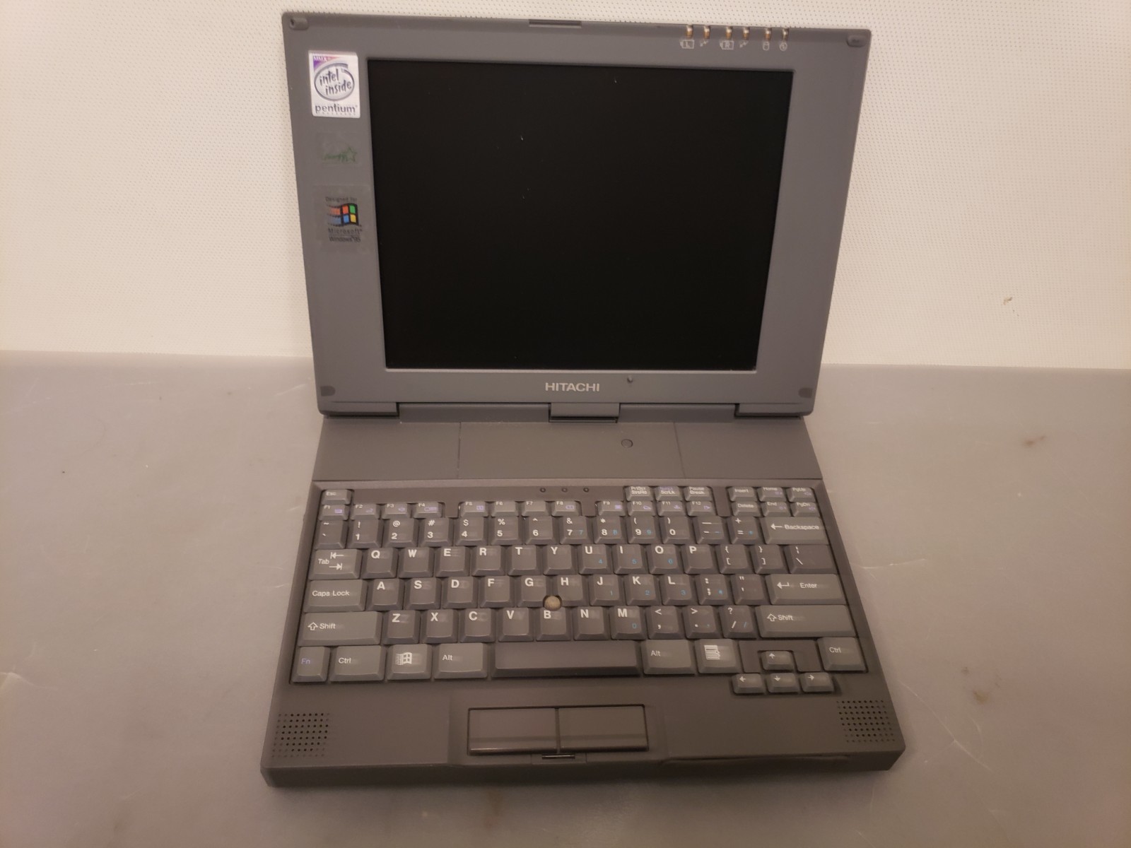 Rare Mini Hitachi Visionbook Traveler 3000 (ThinkPad 235 clone) Laptop *No Power