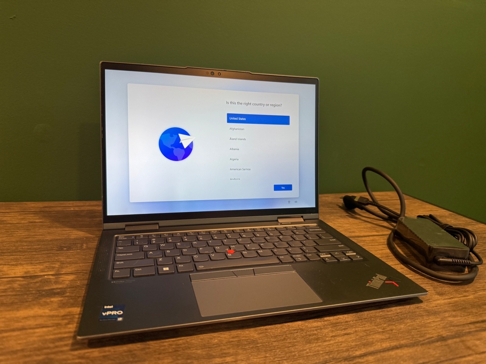 Lenovo ThinkPad X1 Yoga Gen 7 14″ i7-1265u 16GB 256GB Windows11 – (B Quality)