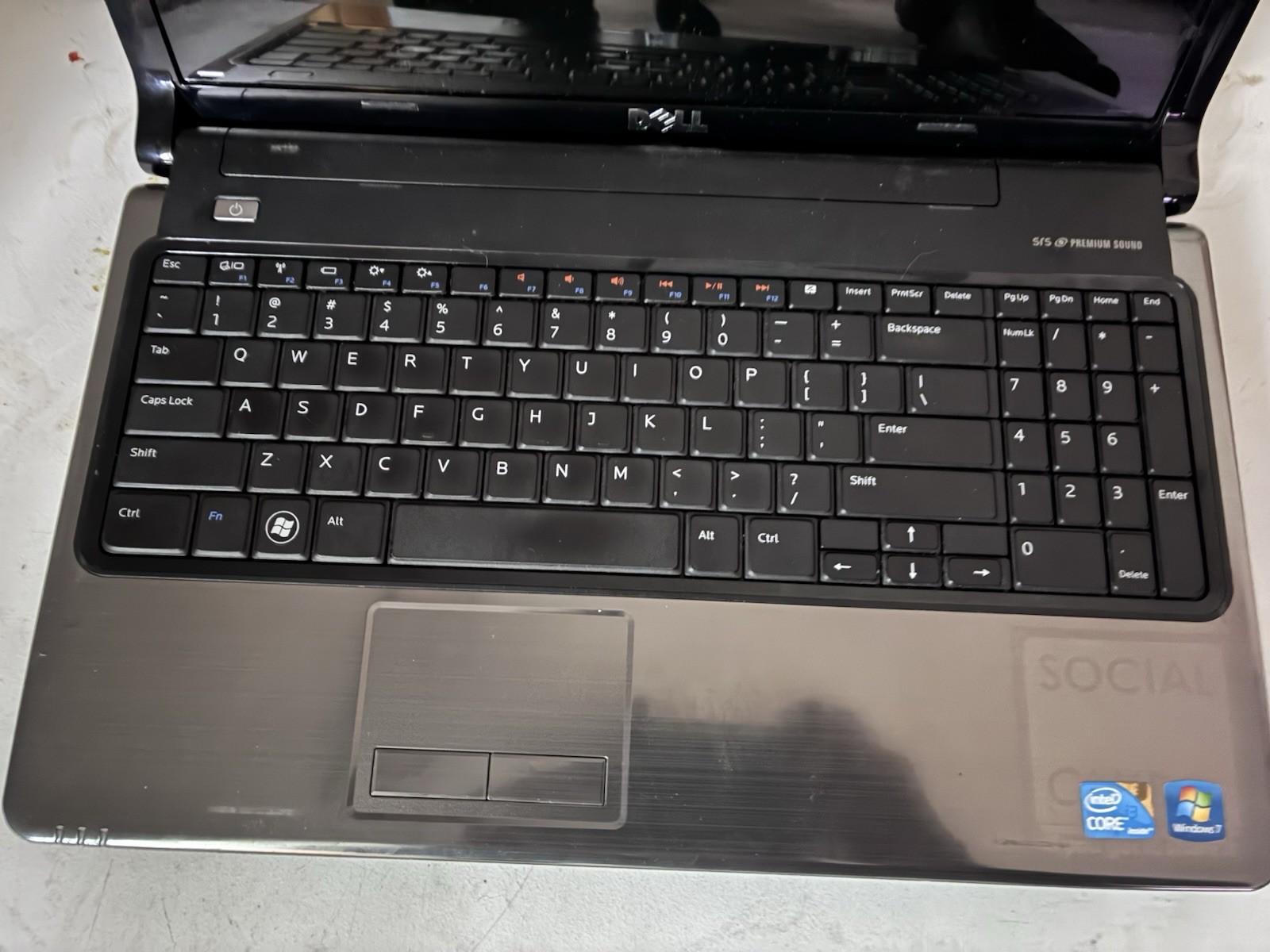 Dell 3520 Notebook/Laptop 15.6 in Black- 4R6NG