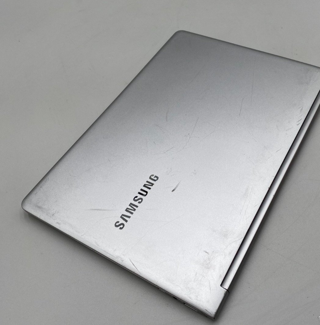 Samsung Notebook 9 13.3″ Pentium 4405U 2.1GHz 128GB SSD 4GB DDR3 Silver Laptop C