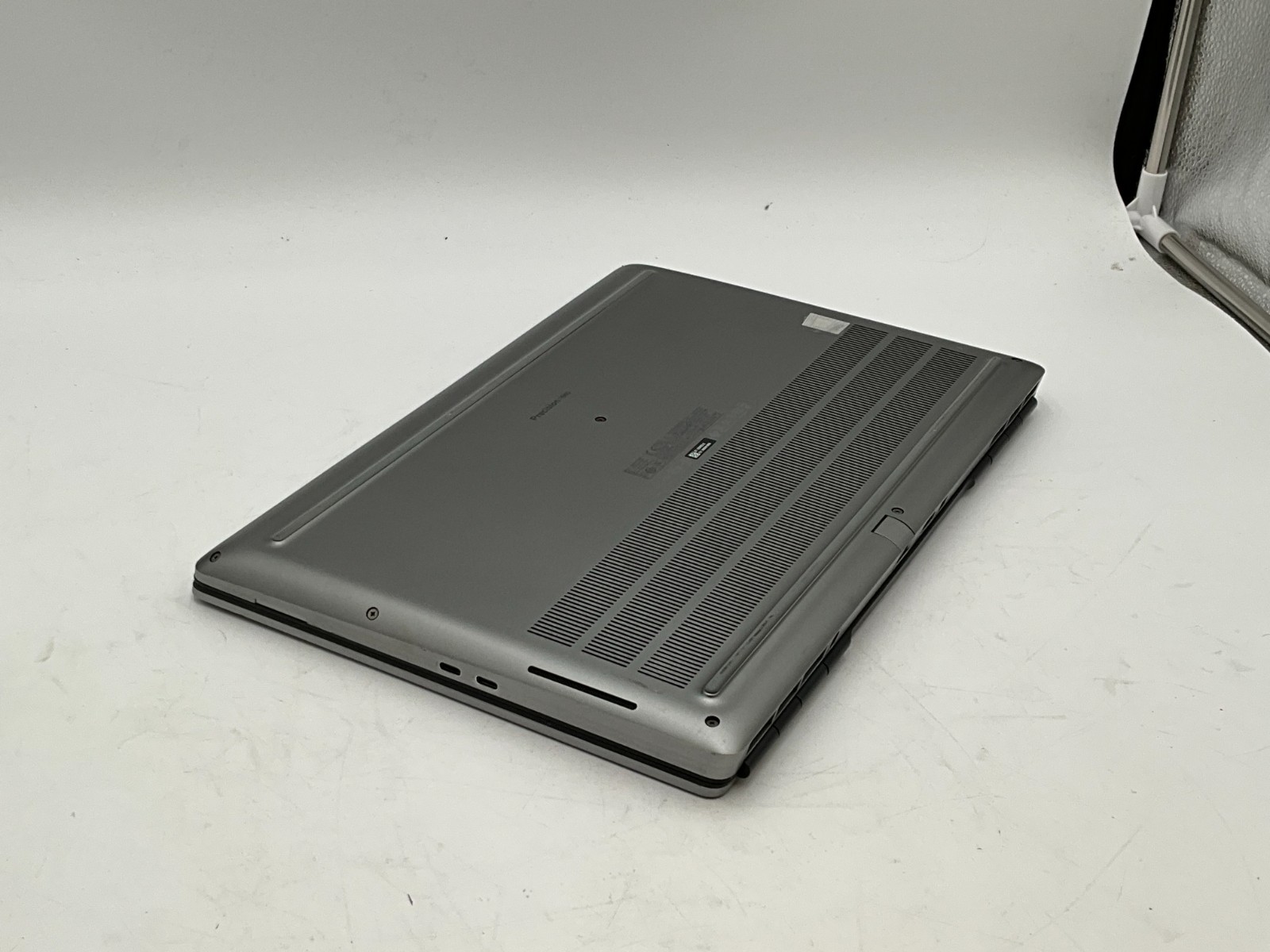DELL Precision 7560 i7-11850H 2.5g 32GB 1TB T1200 15.6″ Win 11 LAPTOP GDND2J3