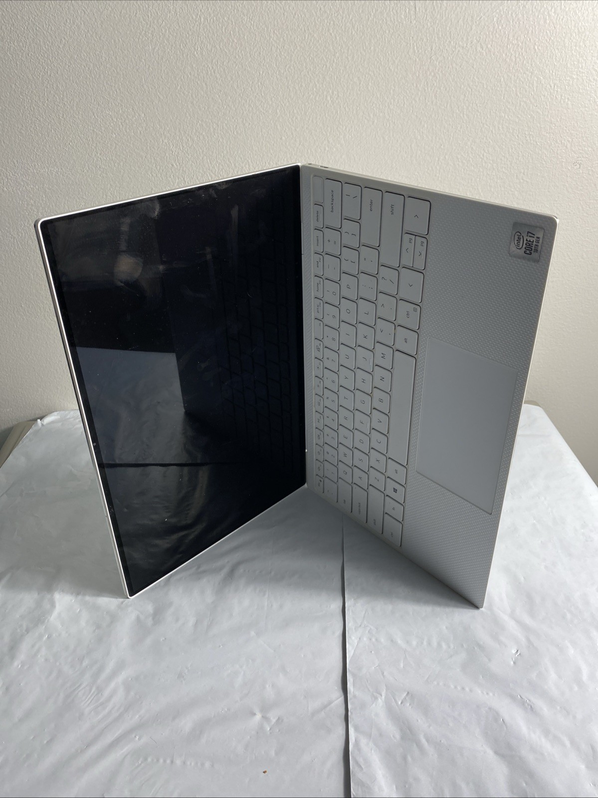 Dell XPS 13 – 512GB SSD, Intel Core i7 10th Gen 16GB RAM – No Box No Cable