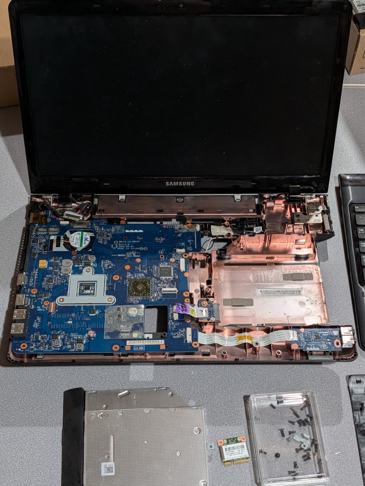 Samsung NP365E5C 15.6″ Laptop AMD A6, 4GB RAM, for parts