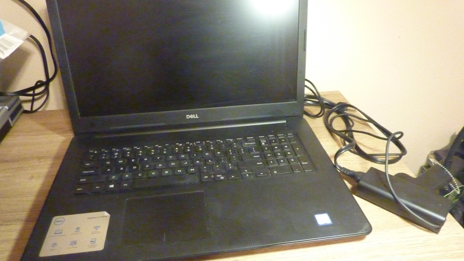 Dell Inspiron 3781 17″ Intel i3-7020U 8GB RAM, 1TB HDD, WIN10 HOME, OEM CHARGER