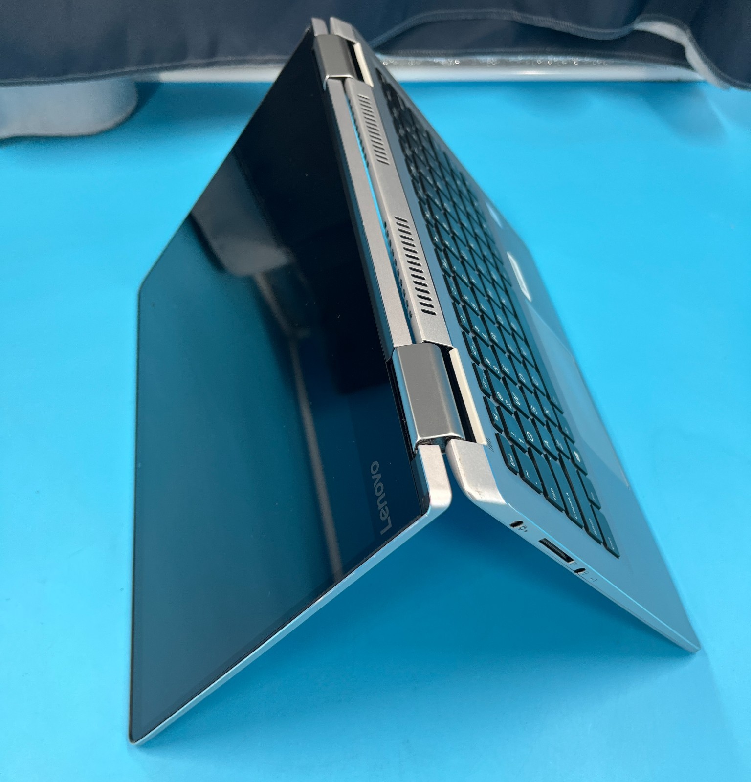 *LENOVO YOGA 710-14IKB 2-in-1 Laptop TOUCH INTEL i7-7500U/8GB/256GB NO OS/CORD*