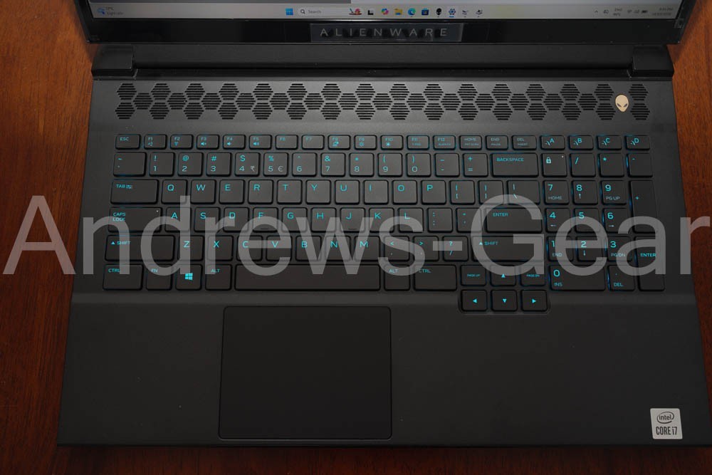 Alienware m17 R3 17.3″ 144Hz i7-10750H RTX 2060 6GB 16GB RAM 512GB SSD