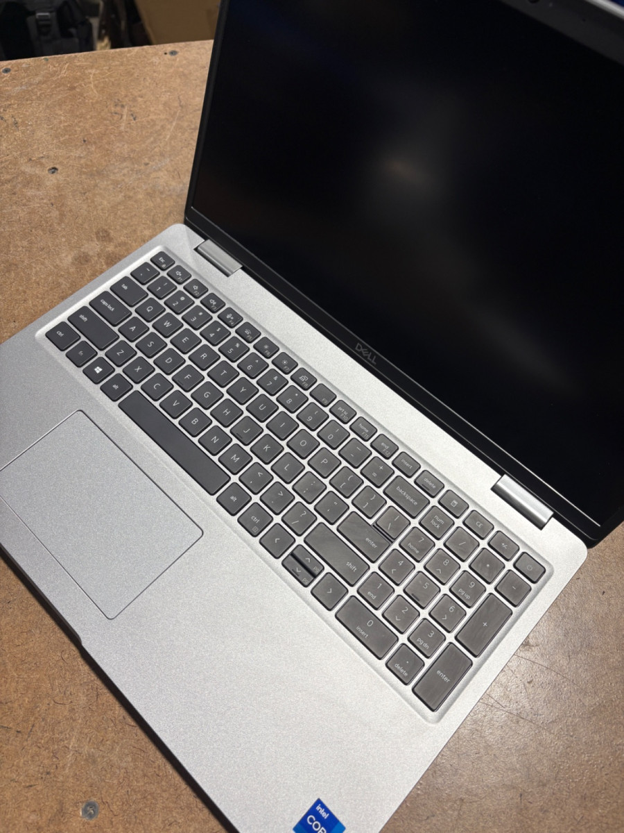 Dell Precision 3561 15.6″ i7-11850H 16GB RAM 256GB SSD FHD No Charger/No OS