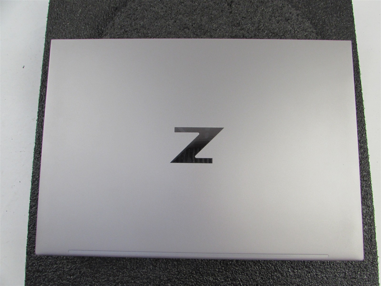 HP ZBOOK FIREFLY 16 (G9) 1920X1080 FHD I7-1265U 512GB SSD 16GB RAM NO O.S