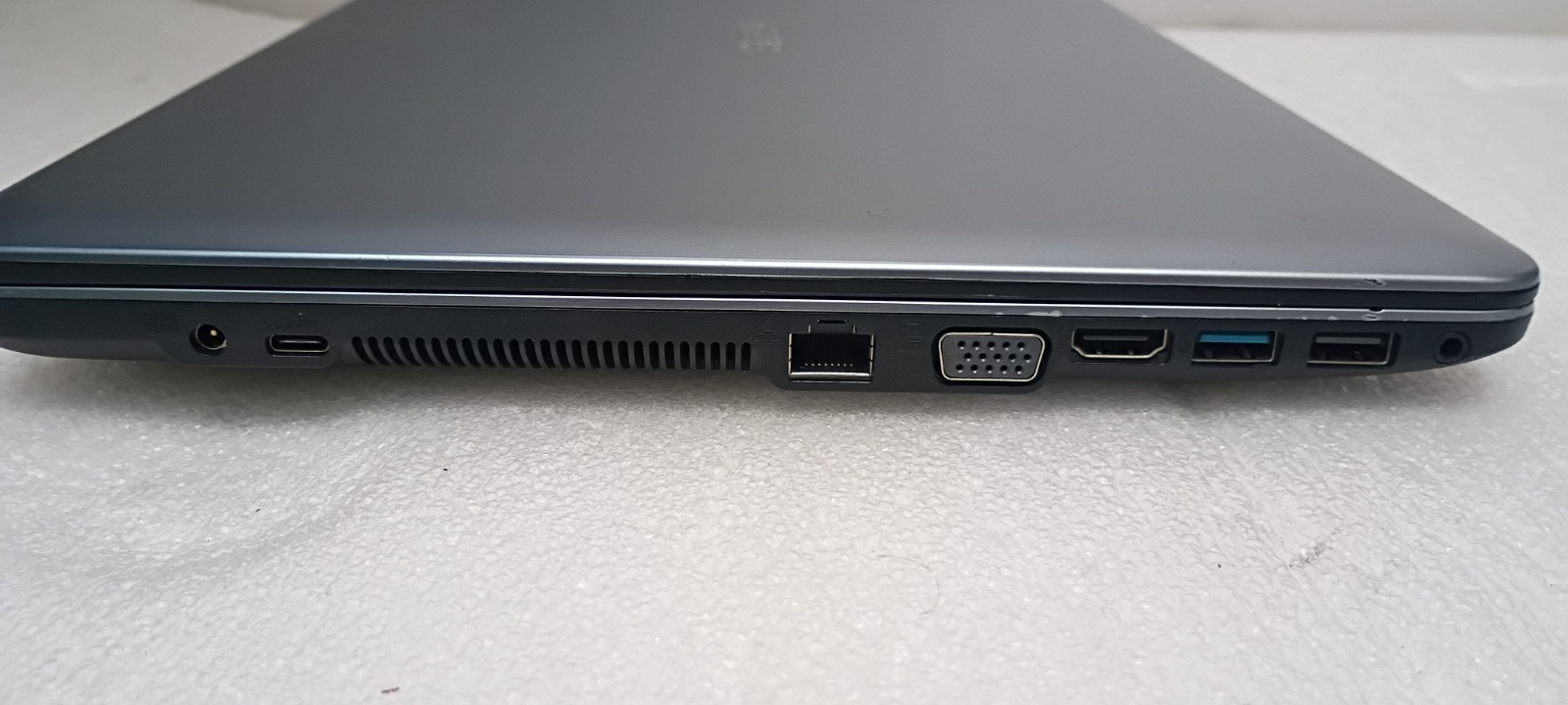 Asus X540L Laptop, Cracked Screen,Bad battery , Windows 10 PARTS REPAIR