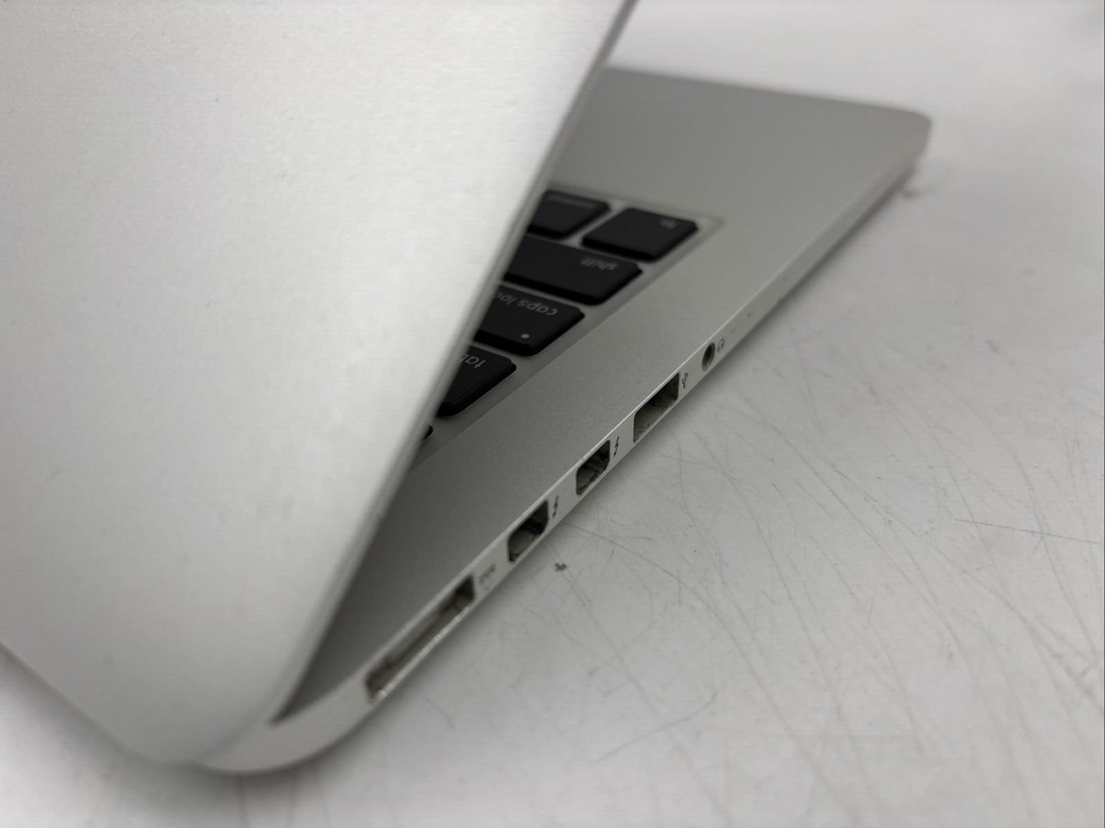 Apple MacBook Pro Early 2013 i5-3230M 2.60GHz, 8GB RAM 256GB SSD High Sierra