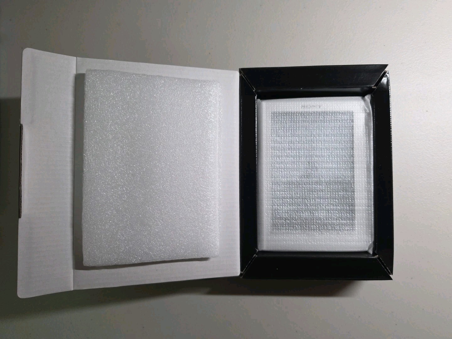 Sony PRS-350 E Reader 5 Inch Silver With Original Case