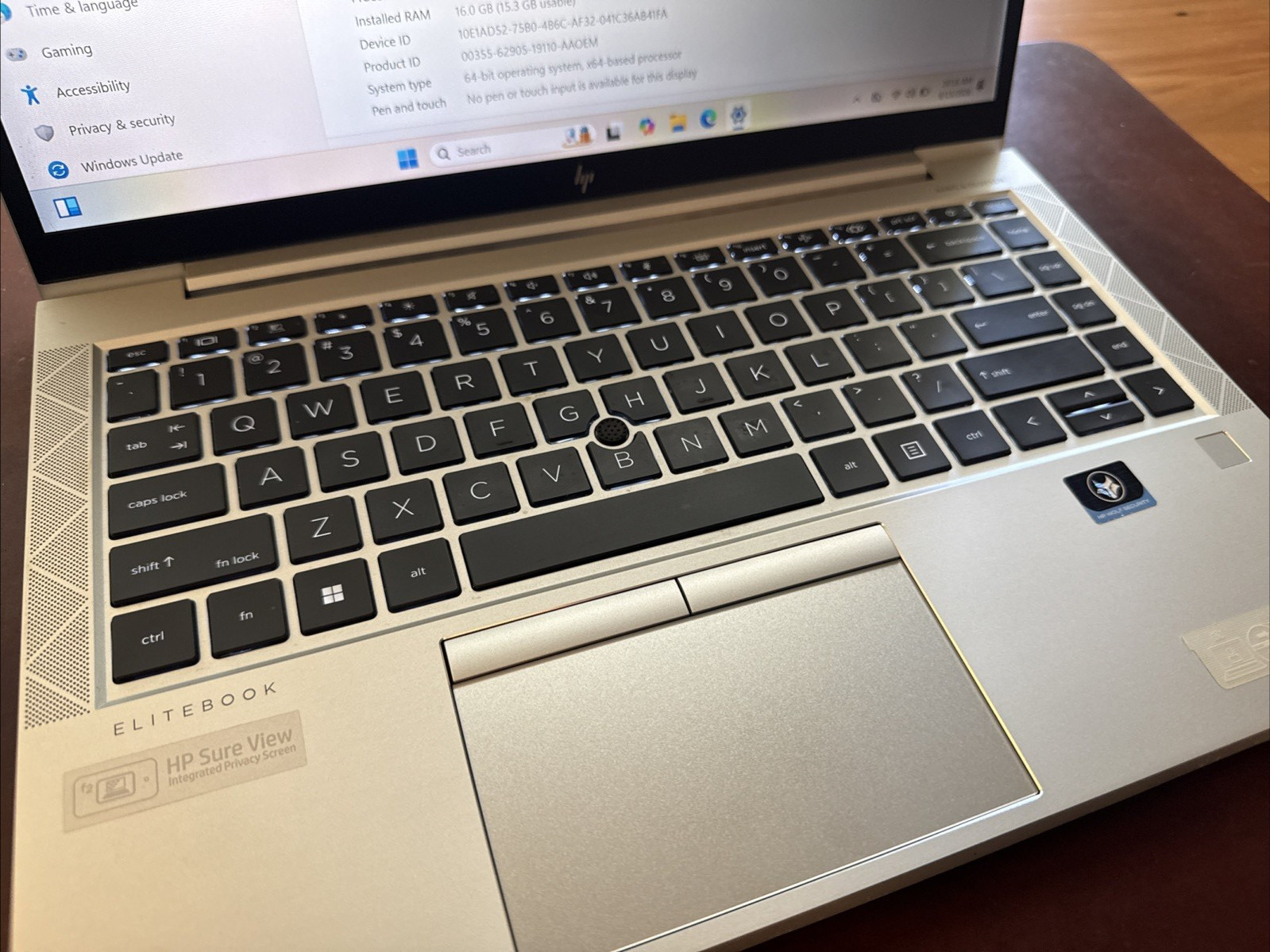 HP EliteBook 845 G8 14in – AMD Ryzen 7 PRO 5850U – 16GB RAM 256GB SSD – SureView