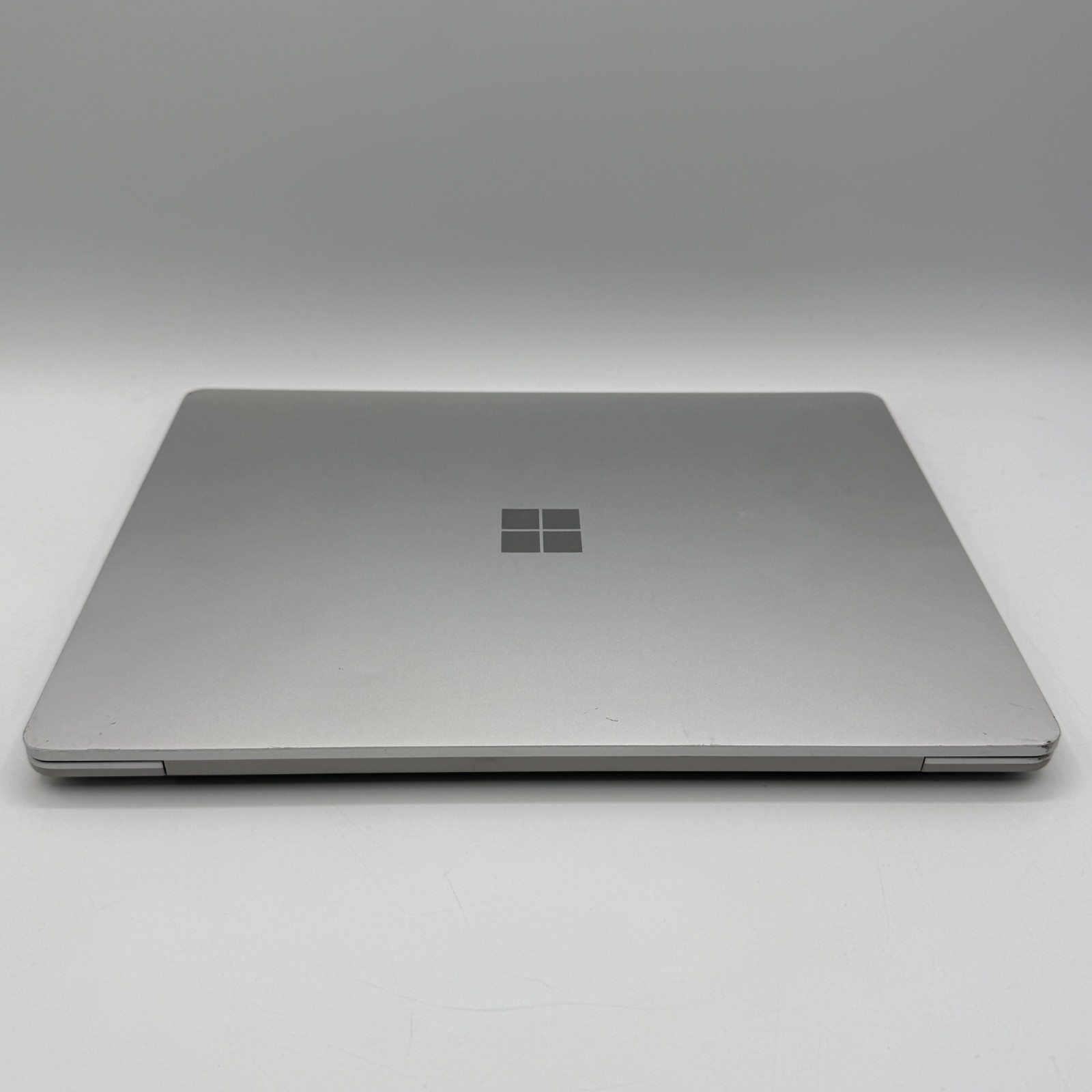 Microsoft Surface Laptop Go 1943 12.4″ i5-1035G 1 1.0GHz 4GB RAM 64GB SSD