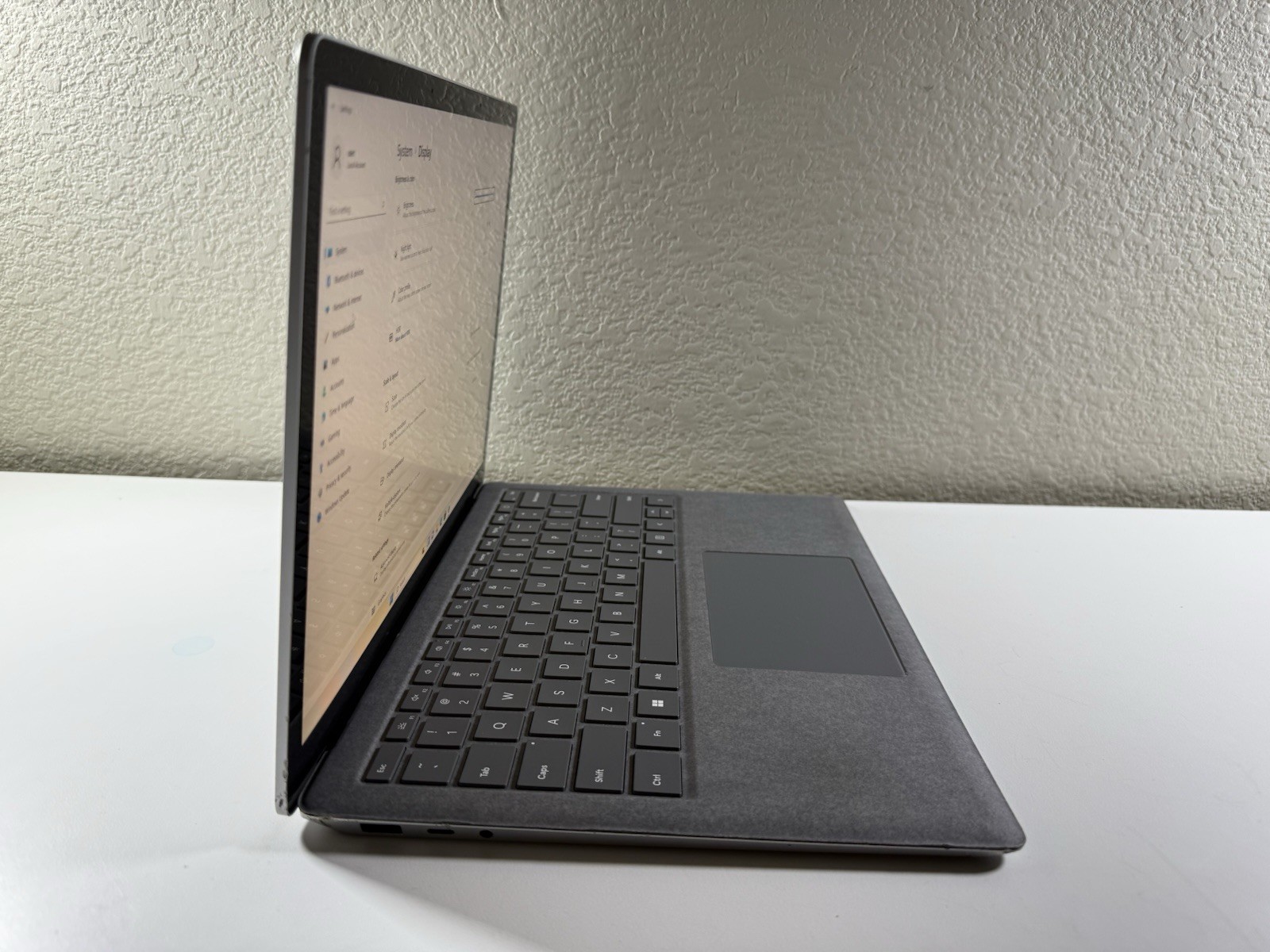 Microsoft Surface Laptop 5 13.5” 1950 Intel Core i7-1265U 16GB RAM 512GB NVME