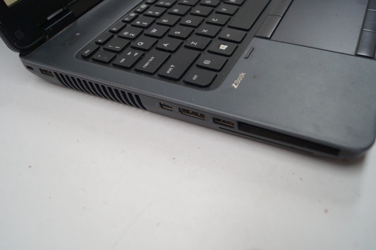 HP HSTNN-C77C ZBook 15 15.5″ 8GB RAM 2.4GHz No HD No Battery WORKING PoR E113