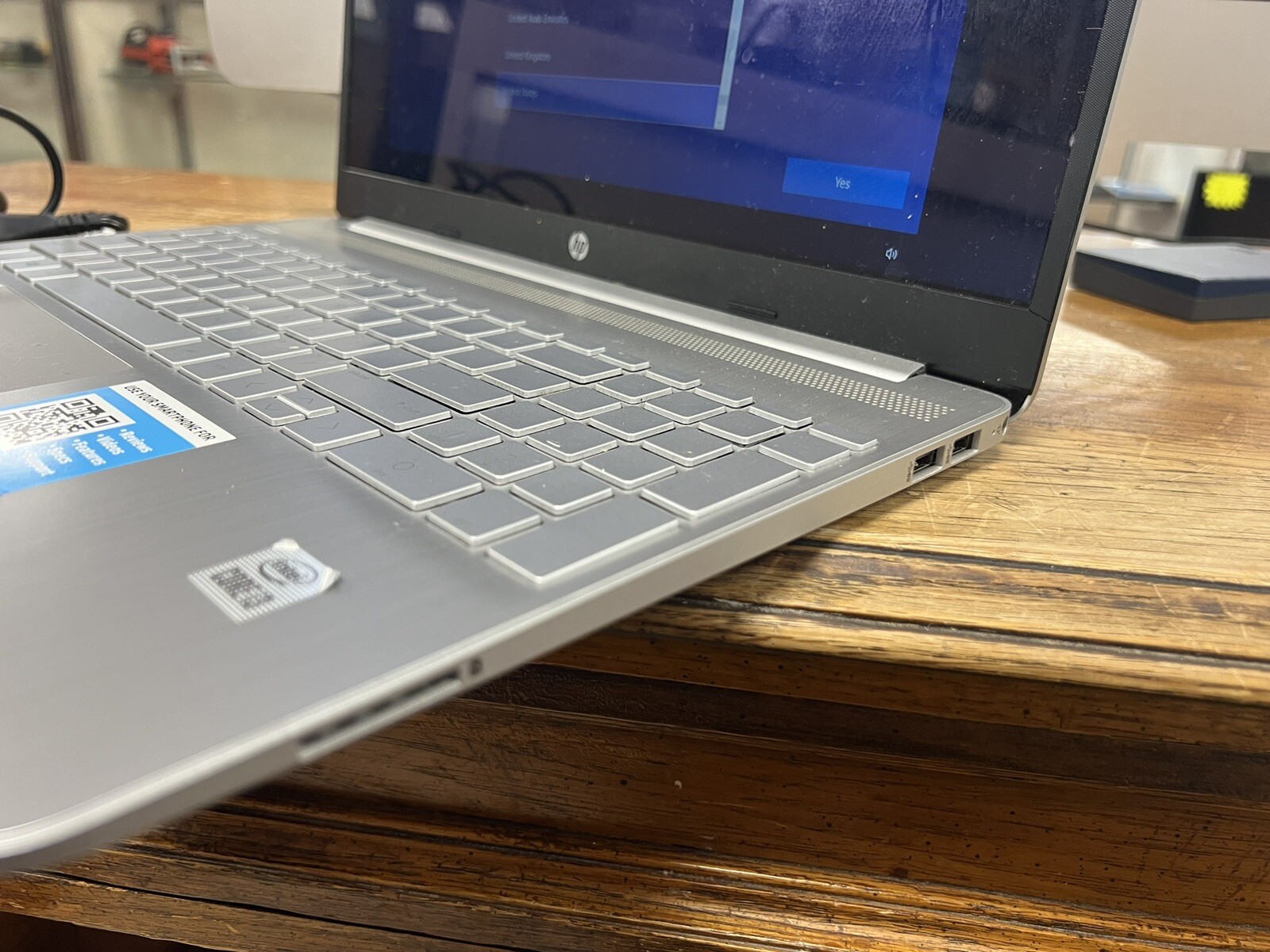 HP 15-dw2048nr 15 inch (1TB, Intel Core i3 10th Gen., 1.20GHz, 8GB)…