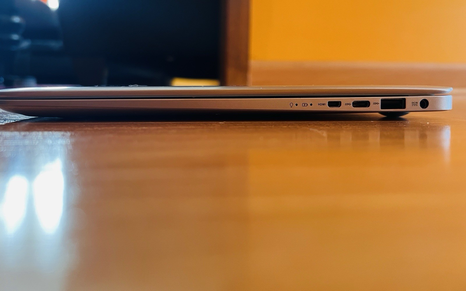 Asus Zen book UX330U I5 8th UHD Graphics,8G,256G SSD,Win11 Pro, 13.3” AN1