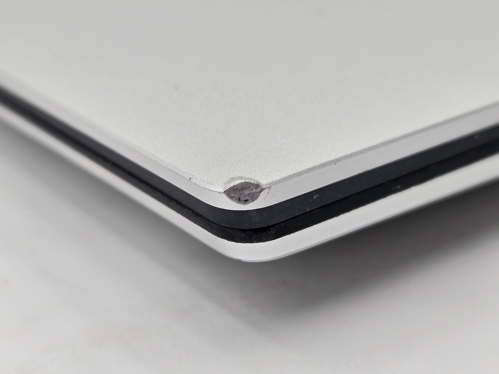 Dell XPS 15 9520 16″ FHD+ I7-12700H 1TB 32GB W11P RTX 3050 Ti Backlit FP Reader