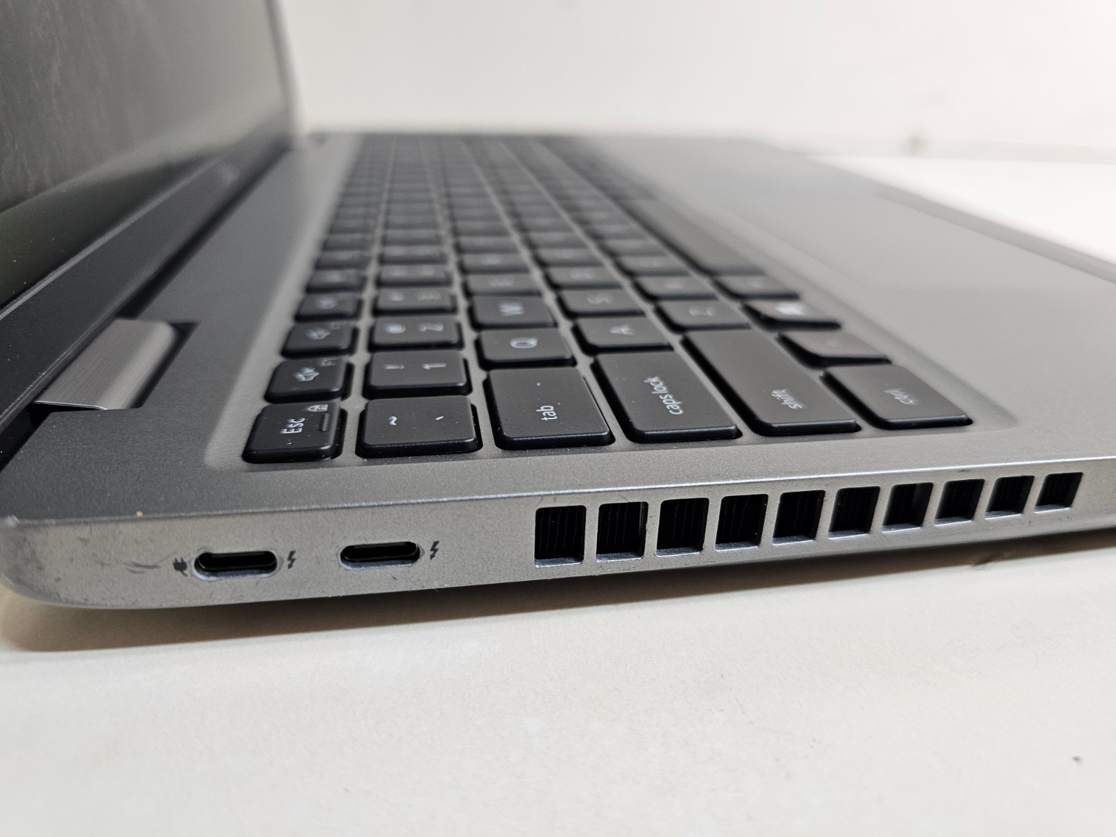 Dell Latitude 5531 Laptop – i5-12600H 8GB 256GB NVMe SSD AX211 Webcam 15.6″ 1