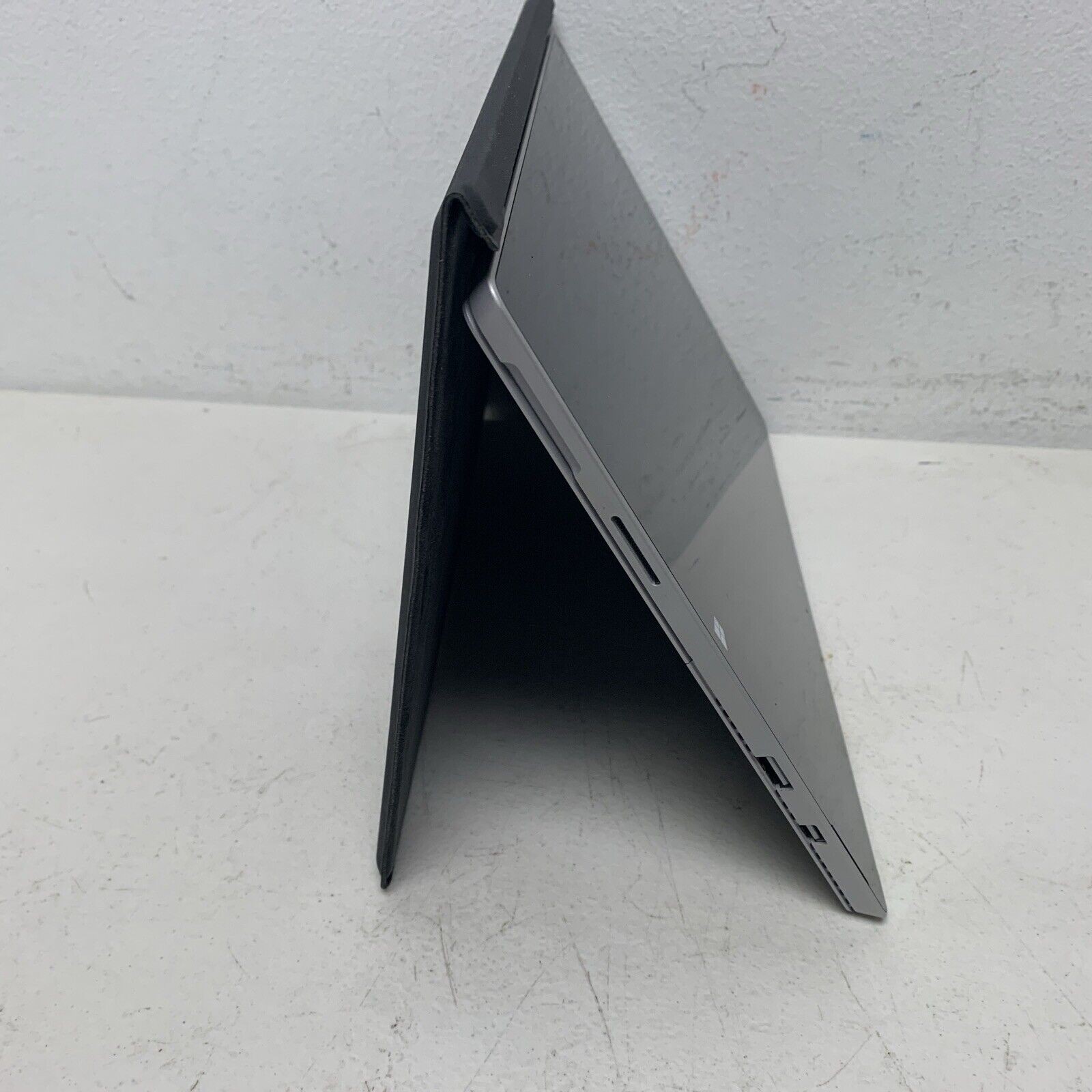 Microsoft Surface Pro 1796 i5-7300U 2.60GHZ 4GB RAM 128GB SSD WIN 11