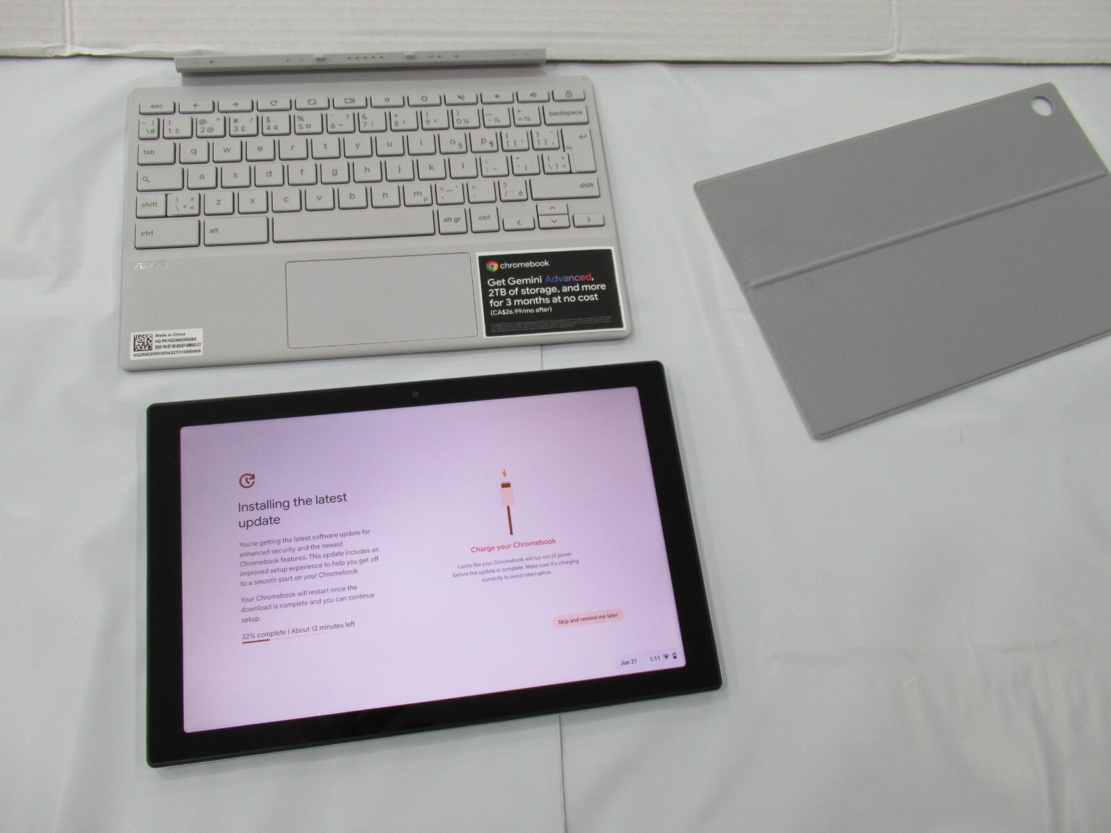 ASUS chrome book complete CM3001DM2 4gb ram 128ssd with ac and stylus