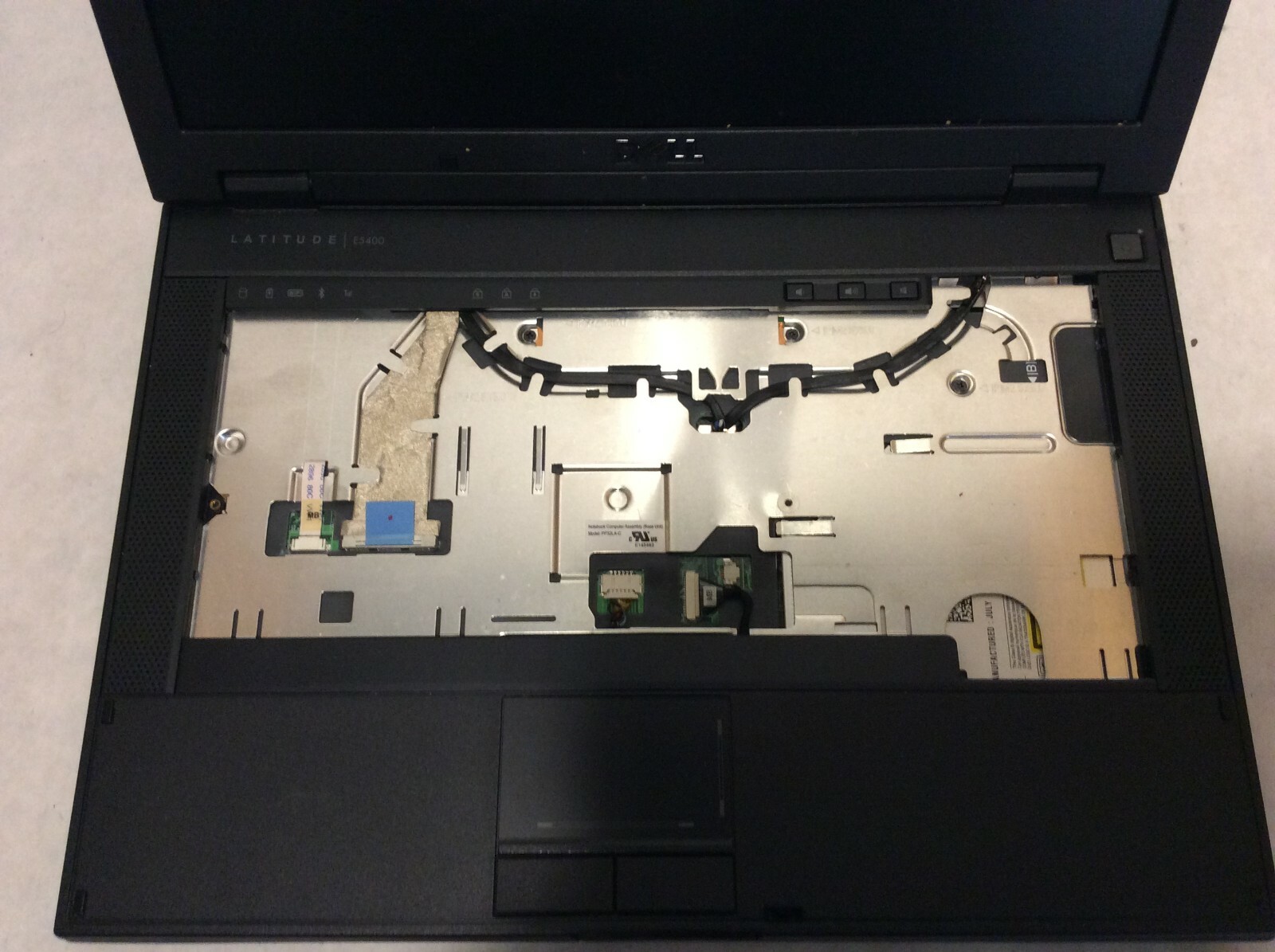 Dell Latitude E5400 Laptop 15″ Intel Core 2 Duo SCREEN CRACK & NO KEYBOARD -PP