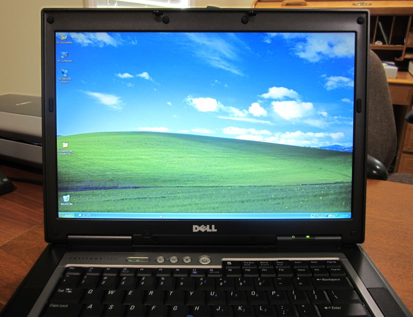Win XP PERFECT Dell D830 T9300 4gb 15.4 256gb SSD NEW BAT DVD/RW Serial