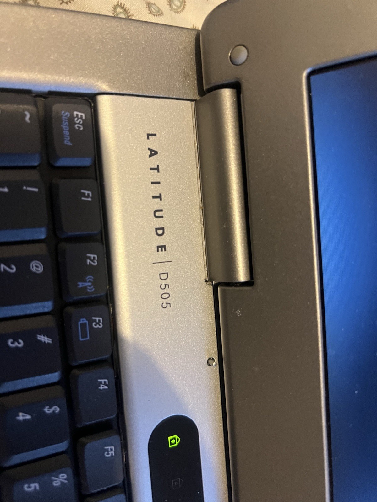 Dell Latitude D505 Laptop Intel Pentium M 1.6GHz 1289MB RAM No HDD/OS