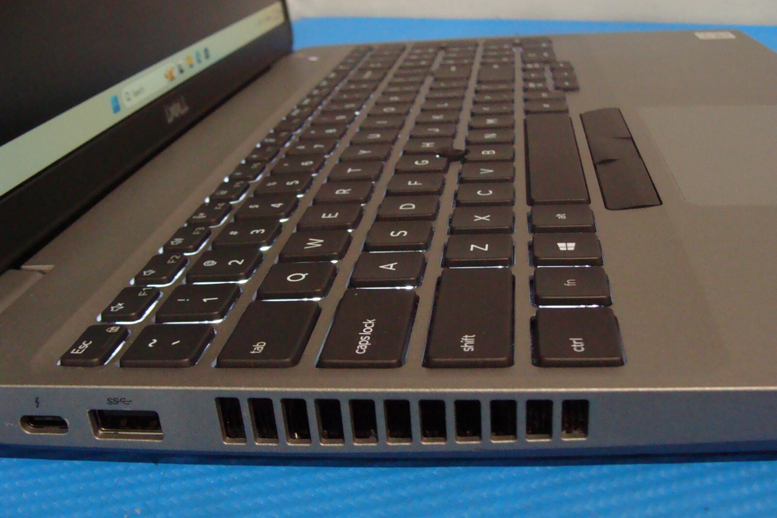 Dell Precision 3551 15.6″FHD i7-10850H NVIDIA P620 2.7GHz 32GB 512GB +Charger