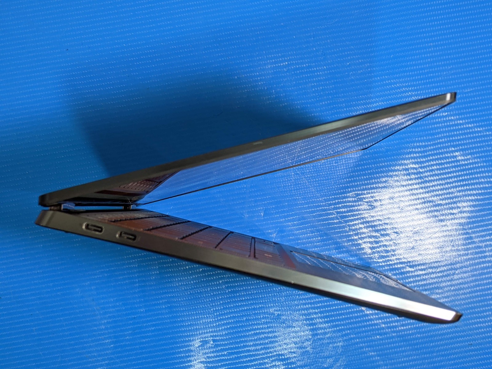 Dell Latitude 9330 13.3″ WQXGA TOUCH i7-1260U 1.1GHz 16GB 256GB W11P WRNTY-04/26