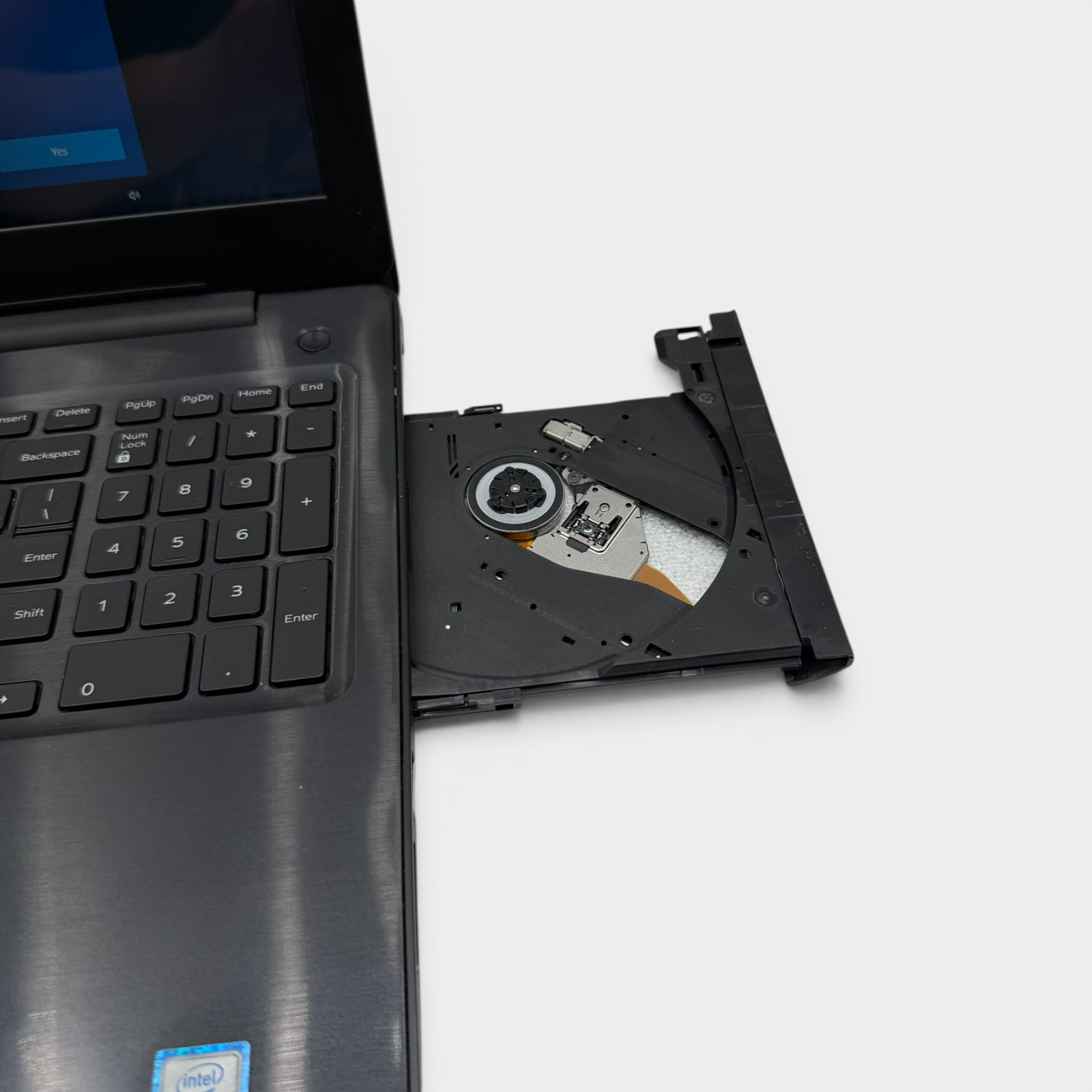 Dell Inspiron 5570 15.6″ Touch i5-8250U 12GB RAM 1TB HDD Win10 + Charger