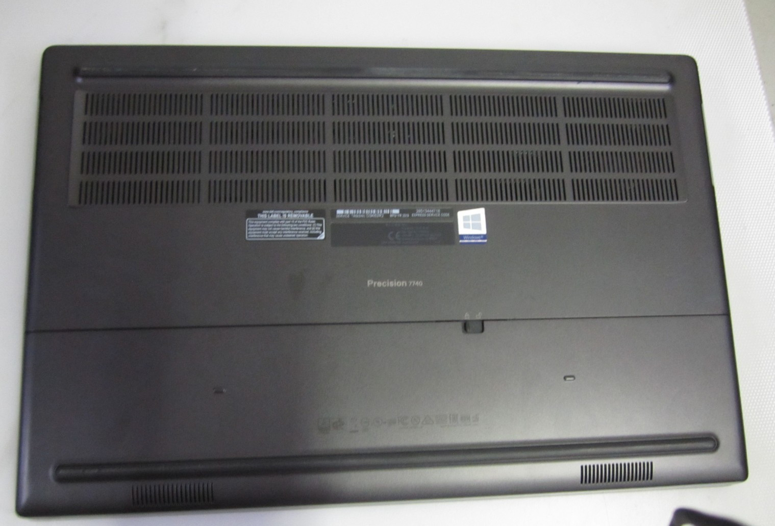 Dell Precision 7740 2.60GHz i7-9750H 32GB 512GB M2SSD WX 3200 Laptop w/ AC READ