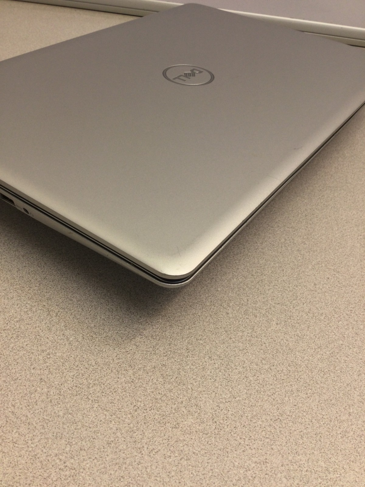 dell inspiron 5584 core i7-8565u @1.80ghz 15.6” 8GB RAM 256GB SSD WIN 11 PRO
