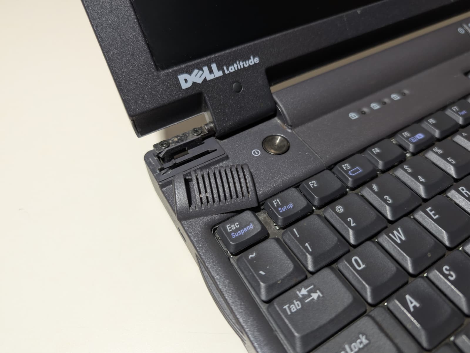 Read! Dell Latitude CSX | Intel Pentium III 128MB RAM NO HDD | Boots to Bios