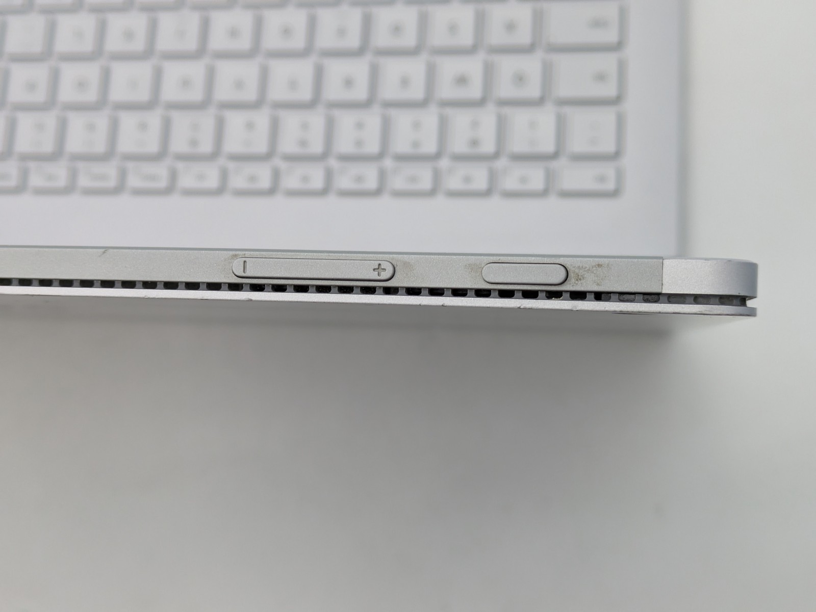 Microsoft Surface Book 2 13.5″ i5-7300U 8GB DDR3 256GB SSD Windows 11 Home