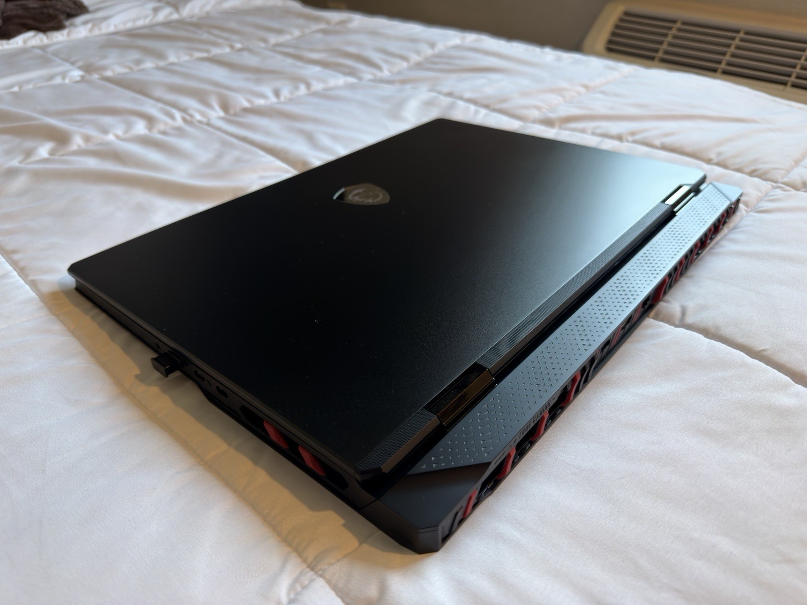 MSI Raider 18 HX AI A2XWIG Intel Core Ultra 9 RTX 5080 64GB 2TB SSD 18″