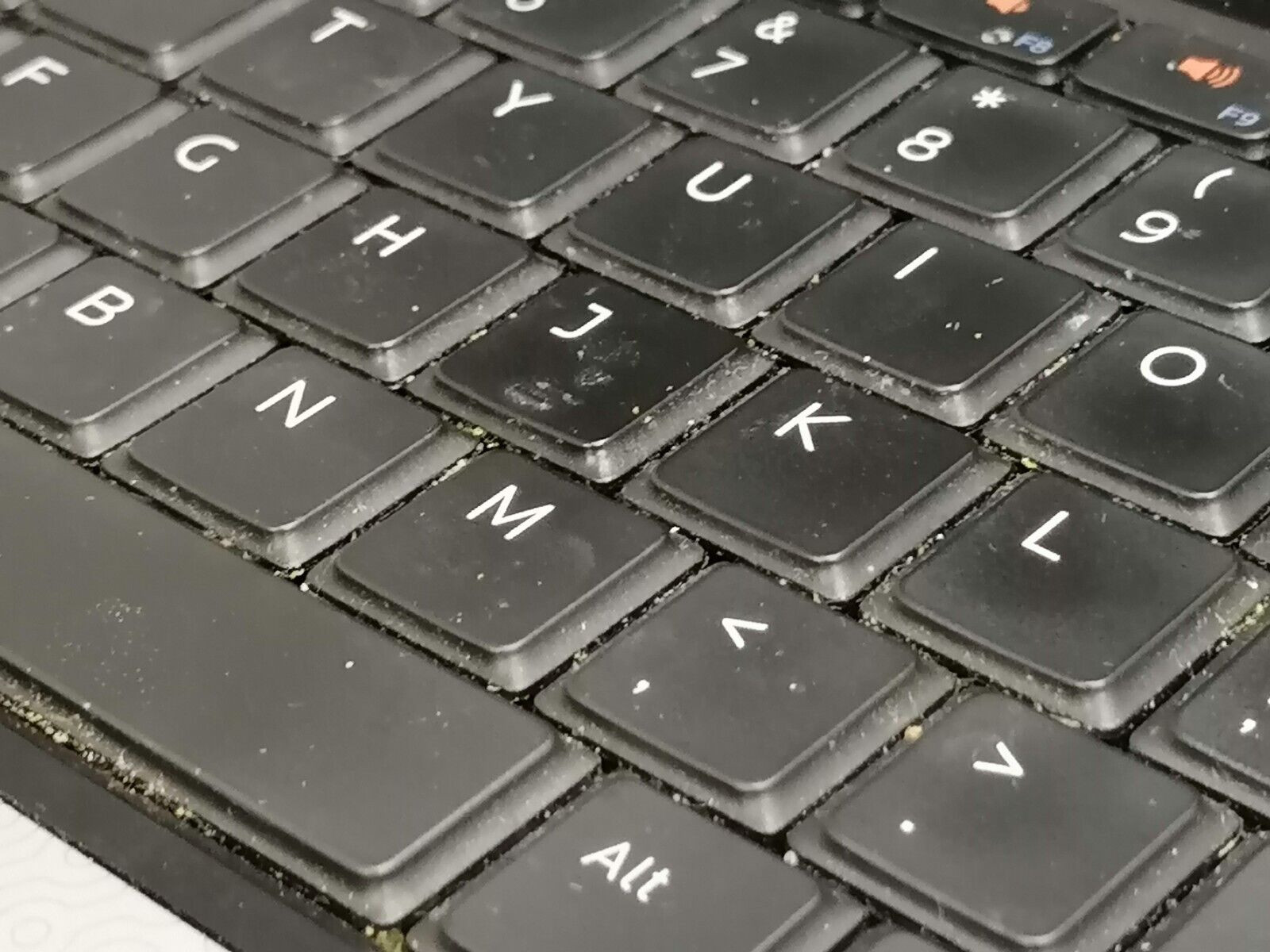 FOR PARTS 14″ Dell Studio 1458 (i3-350M/2.26GHz/NO RAM/NO HDD)