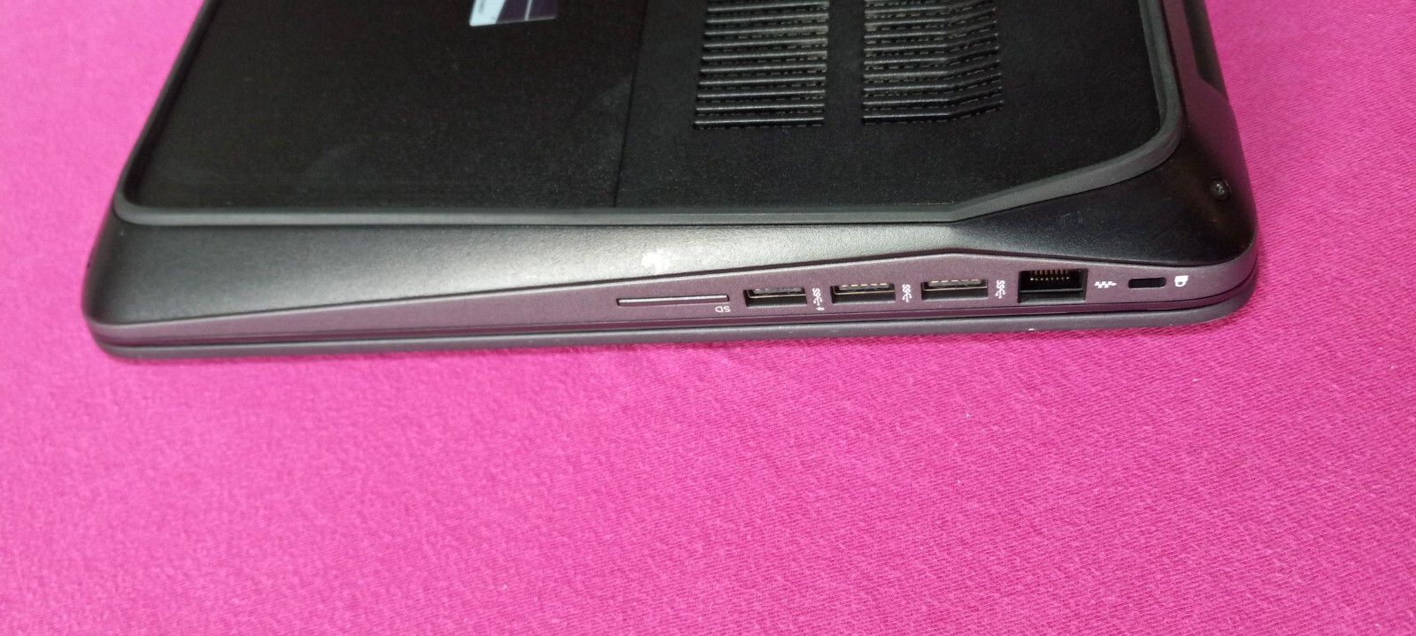 HP ZBook 17 G4 laptop I7-7820HQ 2.9-3.9Ghz 16GB ram 512GB NVIDIA “P5000” AX200