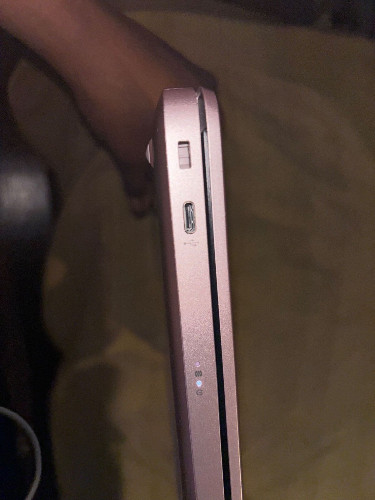 PINK USED HP LAPTOP COMPUTER ( comes with charger included)