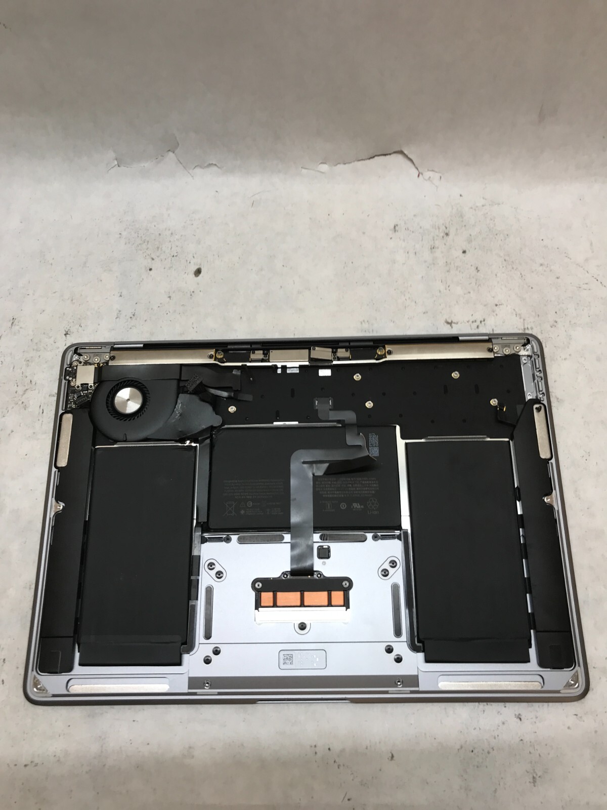 Apple MacBook Pro Touch 2018 A1990 Palmrest NO MOTHERBOARD For Parts/Repair – DW