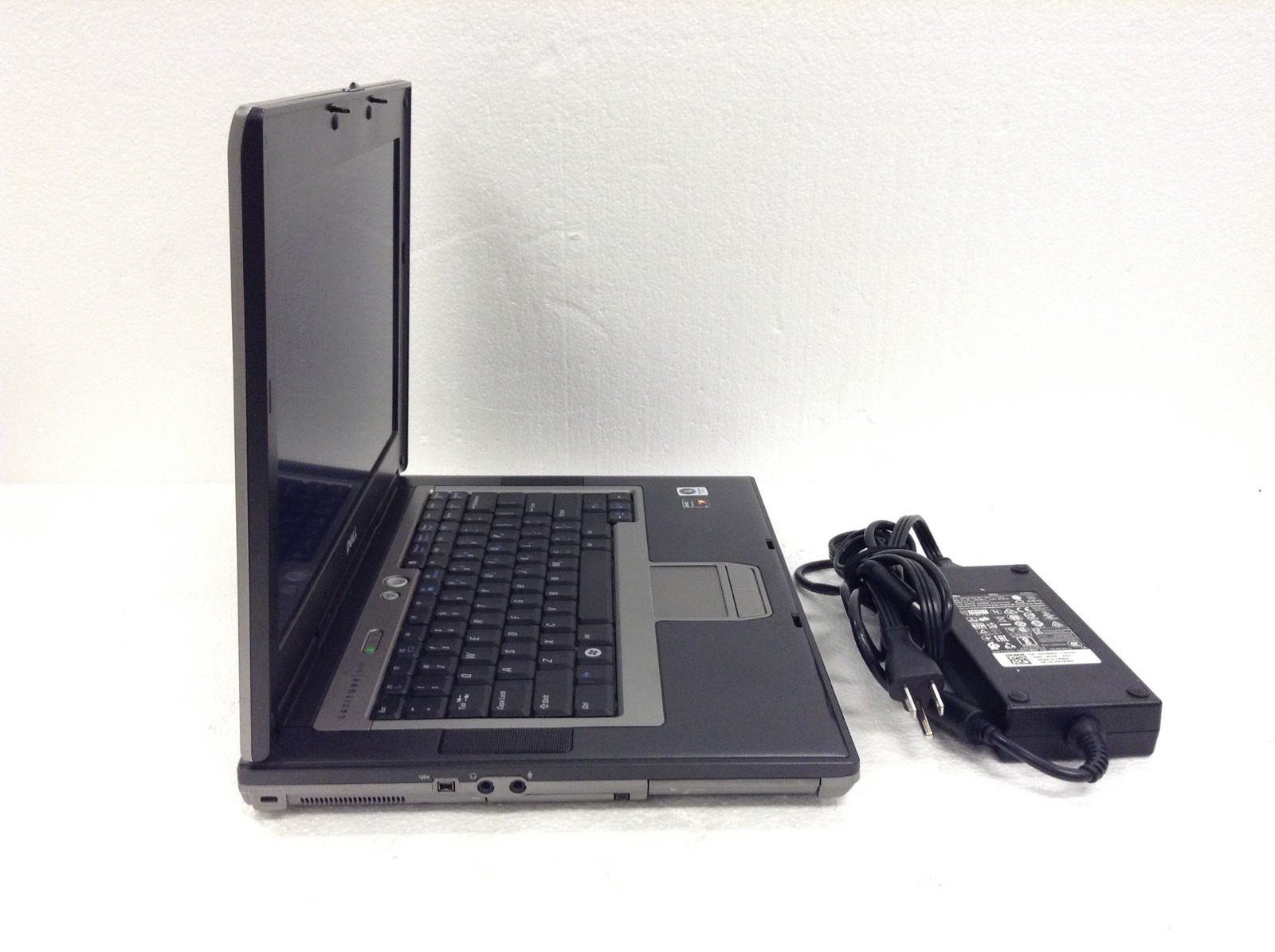 Dell Latitude D531 Laptop 14″WXGA AMD Dual Core 2.2GHz 2GB DVD-RW, No HD, WORKS