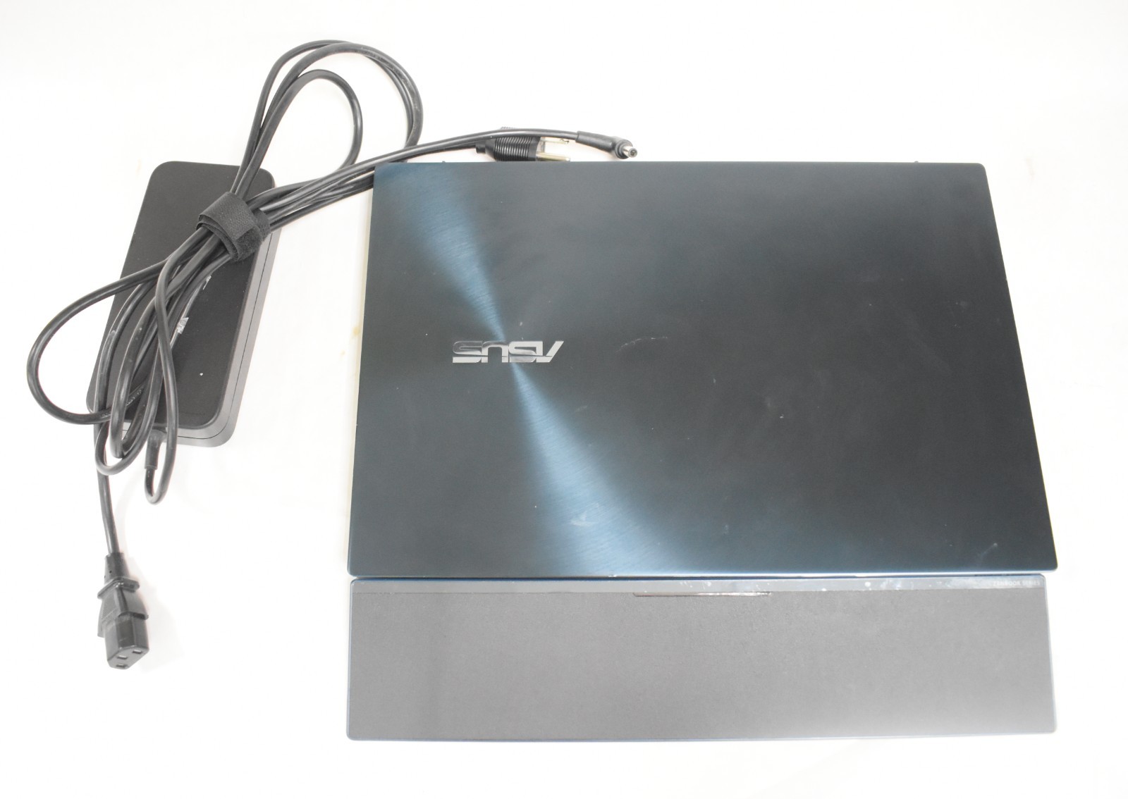 ​ASUS ZenBook Pro Duo 15.6″ 4K Dual Screen TS | i9-9980HK, RTX 2060, 32GB